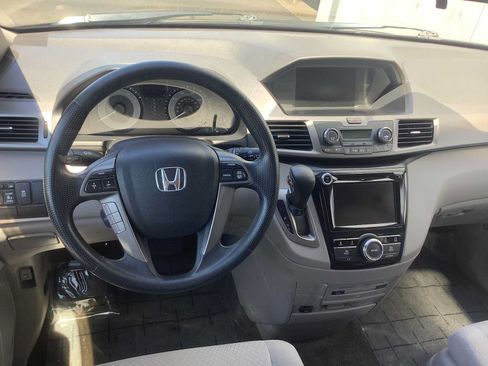 Used 2016 Honda Odyssey SE image 10