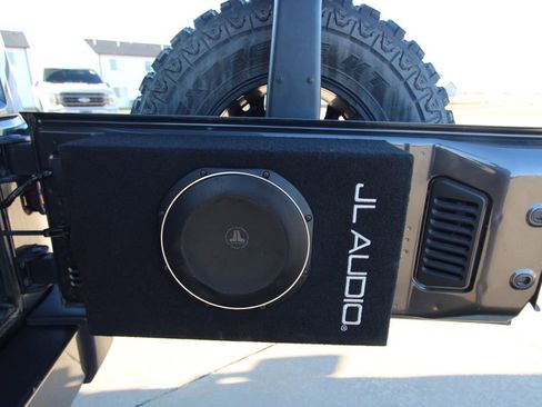 Used 2018 Jeep Wrangler Unlimited Sahara image 12