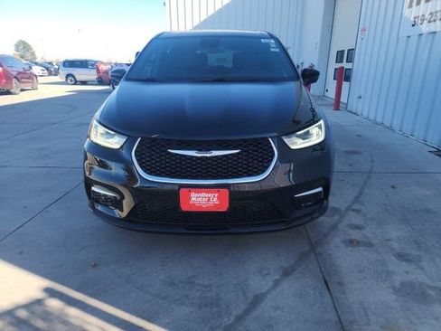 New 2026 Chrysler Pacifica Select AWD/4WD image 8