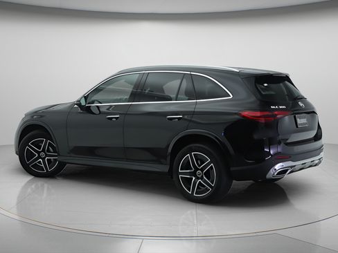 New 2026 Mercedes-Benz GLC 300 image 2