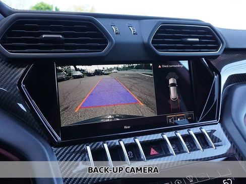 Used 2022 Lamborghini Urus AWD/4WD image 9