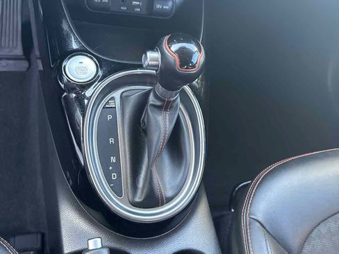 Used 2019 Kia Soul ! FWD image 14