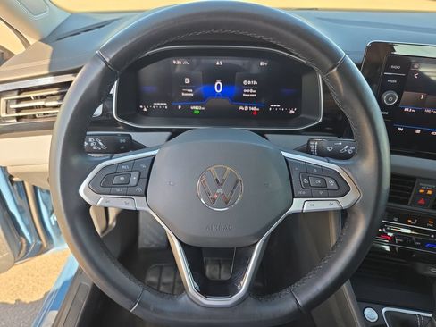 Used 2025 Volkswagen Jetta SE FWD image 21