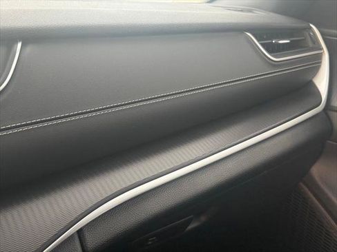 Certified 2025 Jeep Grand Cherokee Laredo image 23