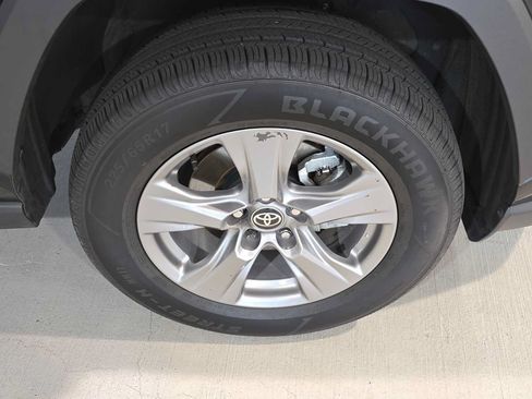 Used 2025 Toyota RAV4 XLE AWD/4WD image 9