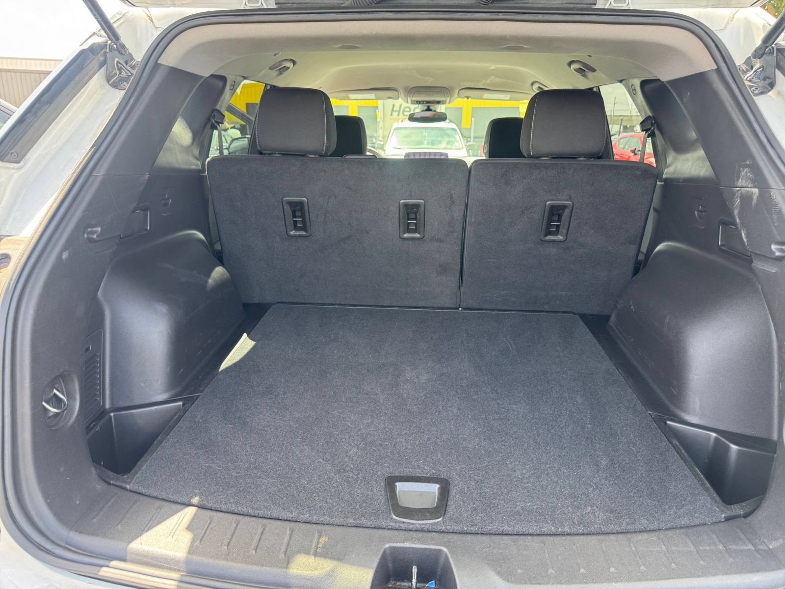 Used 2025 Chevrolet Blazer LT FWD image 29