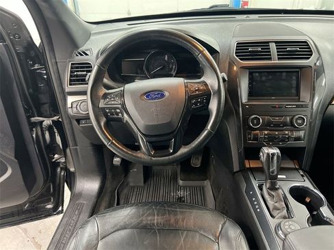 Used 2018 Ford Explorer XLT w/ Equipment Group 202A image 19