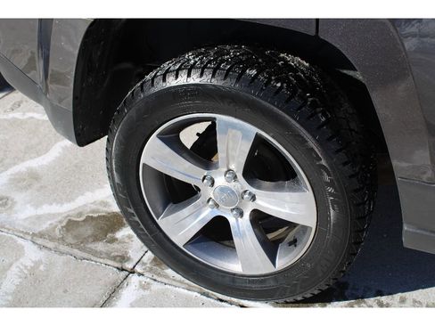 Used 2016 Jeep Patriot High Altitude image 40