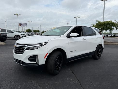 Used 2023 Chevrolet Equinox LT w/ Driver Convenience Package AWD/4WD image 3