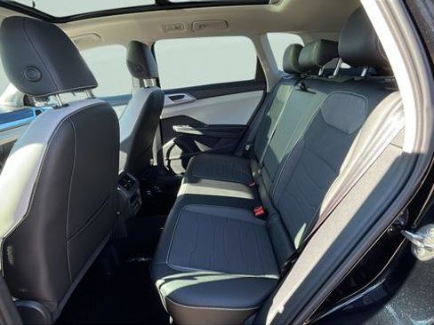 New 2026 Volkswagen Taos SE image 18