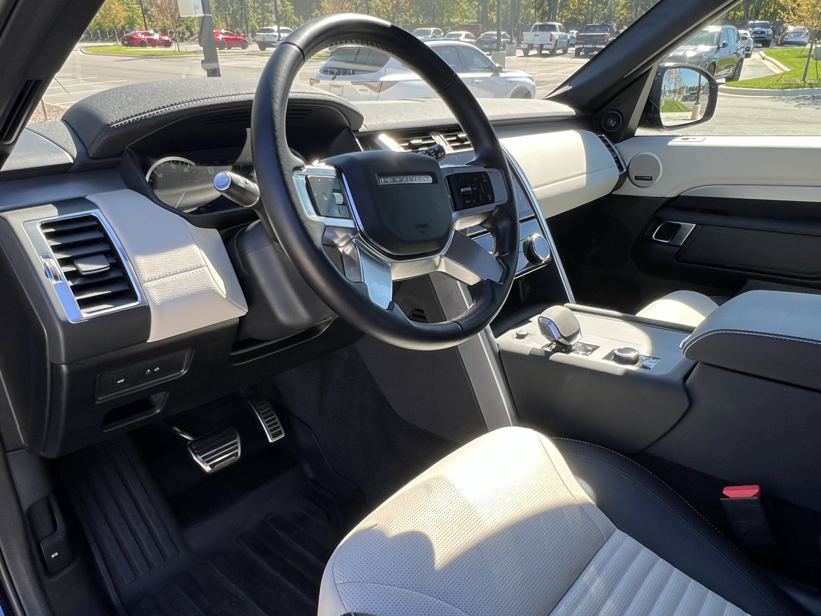 Used 2023 Land Rover Discovery S R-Dynamic AWD/4WD image 16