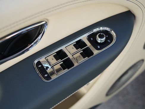 New 2026 Bentley Bentayga image 24