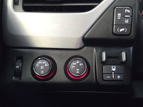 Used 2015 GMC Yukon XL SLT w/ Open Road Package image 23