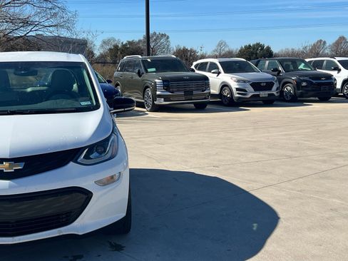 Used 2019 Chevrolet Bolt LT image 3
