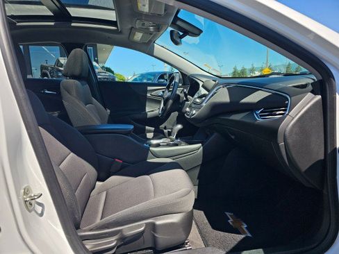 Used 2018 Chevrolet Malibu LT FWD image 10