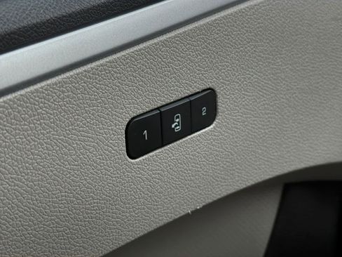 Used 2012 Chevrolet Traverse LTZ image 22