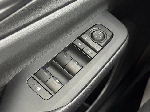 Used 2025 Toyota Prius LE image 31