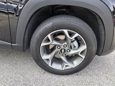 Certified 2025 Chevrolet Trax LT image 26