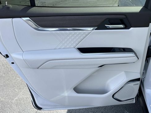 Used 2024 GMC Acadia Denali w/ Super Cruise Package image 19