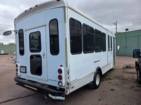 Used 2006 Ford E-450 and Econoline 450 RWD image 2