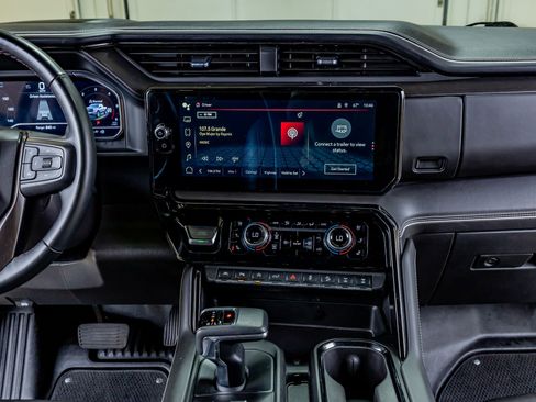 Used 2024 GMC Sierra 1500 AT4X image 23