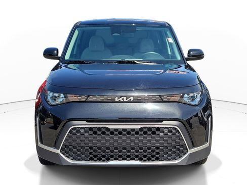 Used 2025 Kia Soul LX image 2