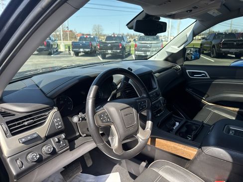 Used 2020 GMC Yukon Denali w/ Denali Ultimate Black Edition image 6