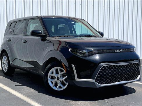 Used 2023 Kia Soul LX w/ Option Group 015 FWD image 2