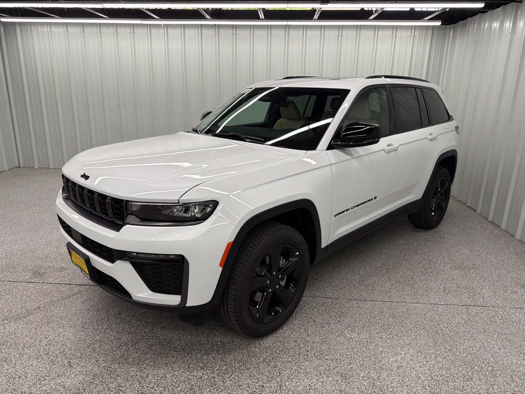 New 2026 Jeep Grand Cherokee Limited w/ Limited Altitude Package RWD image 3