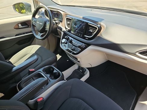 Used 2019 Chrysler Pacifica Touring Plus w/ Advanced Safetytec Group FWD image 12