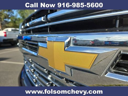 Used 2023 Chevrolet Suburban Premier w/ Advanced Technology Package AWD/4WD image 34
