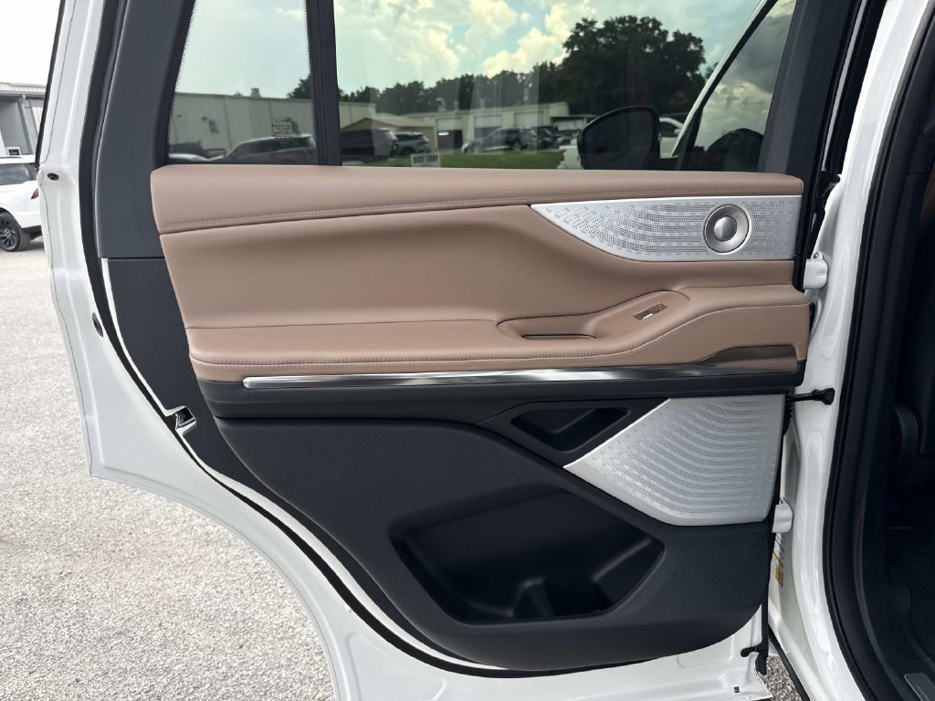New 2026 Lincoln Navigator Black Label AWD/4WD image 14