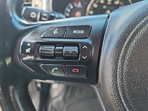 Used 2016 Kia Sorento SX image 19