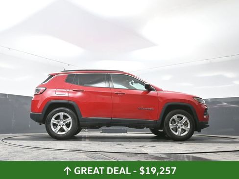 Used 2024 Jeep Compass Latitude image 50