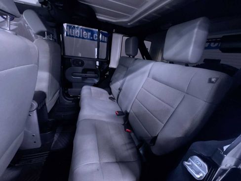 Used 2008 Jeep Wrangler Unlimited Sahara w/ Dual Top Group image 27