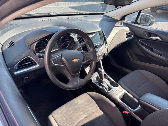 Used 2017 Chevrolet Cruze LT w/ Convenience Package FWD image 9