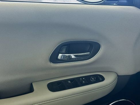 Used 2018 Honda HR-V EX image 17