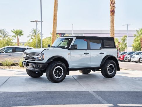 Used 2022 Ford Bronco Badlands image 4