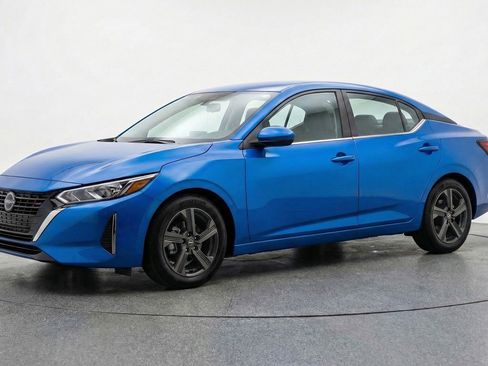 Used 2025 Nissan Sentra SV image 3