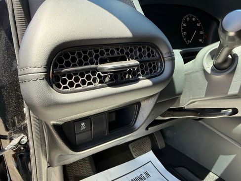 Certified 2025 Honda HR-V LX image 12