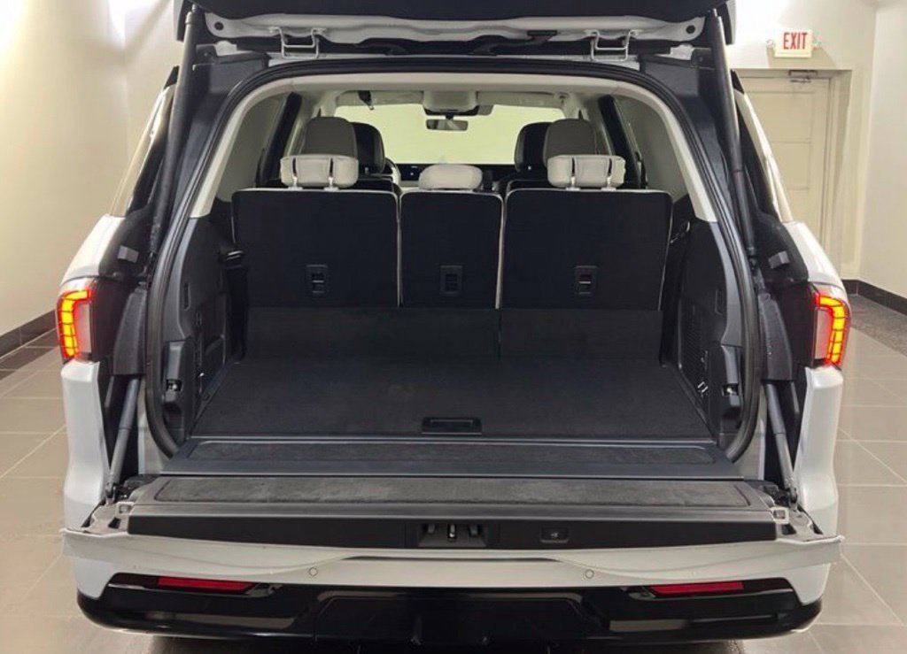 New 2026 Lincoln Navigator Premiere AWD/4WD image 28
