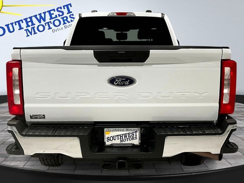 Used 2023 Ford F250 XLT w/ FX4 Off-Road Package image 5