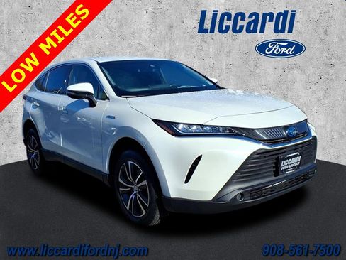 Used 2021 Toyota Venza LE w/ Carpet Mat Package (TMS) image 1