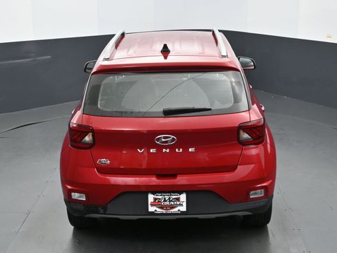 Used 2022 Hyundai Venue Limited image 31