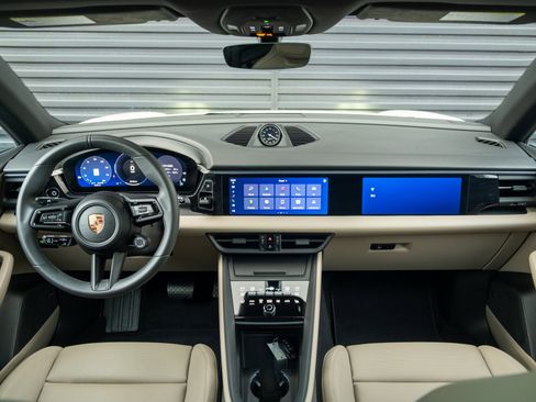 Certified 2025 Porsche Macan Electric image 19