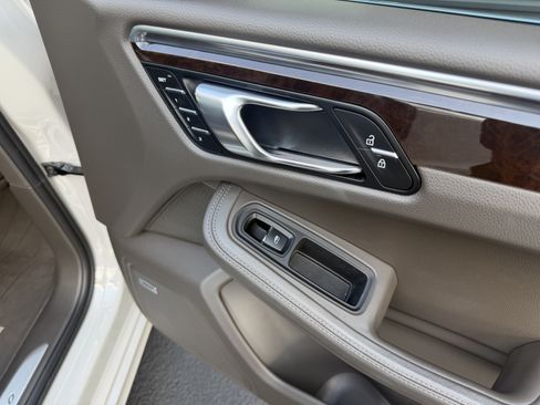 Certified 2021 Porsche Macan Turbo AWD/4WD image 25