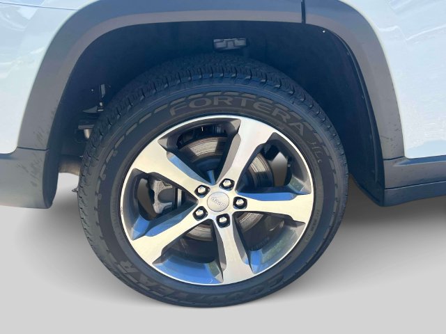 Used 2023 Jeep Grand Cherokee L Limited AWD/4WD image 14
