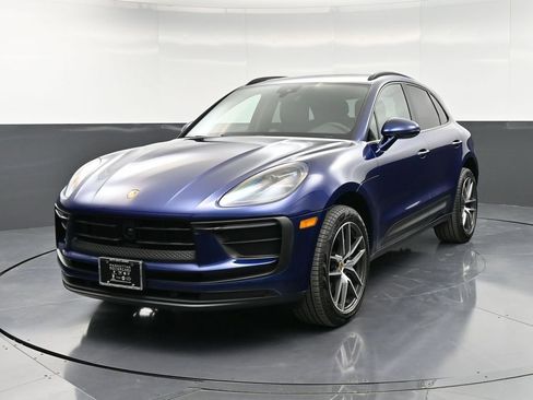 Certified 2025 Porsche Macan AWD/4WD image 1