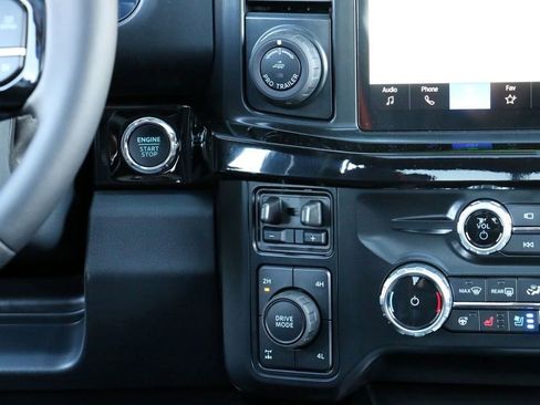 New 2026 Ford F250 Lariat w/ Black Appearance Package AWD/4WD image 32