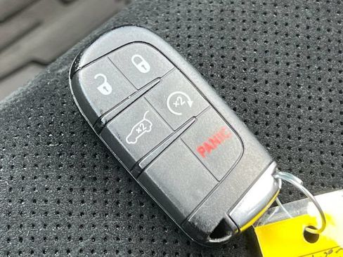 Used 2018 Jeep Grand Cherokee Altitude AWD/4WD image 31